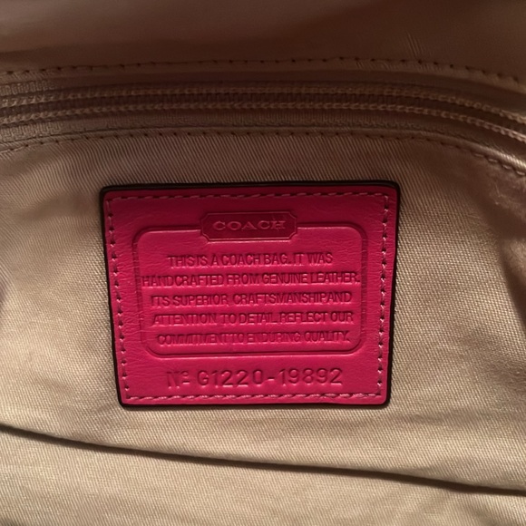 ❌⭕️ COACH PURSE 👛HOT PINK 🩷ALL THE GOODIES TO MATCH. EXCELLENT CONDITION 🩷 - Picture 9 of 10